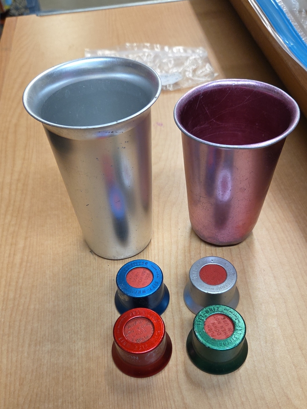 Fizz Whiz Beverage bottle caps‎  Red Blue green Silver 4 Pcs Zephyr Metal Glasse